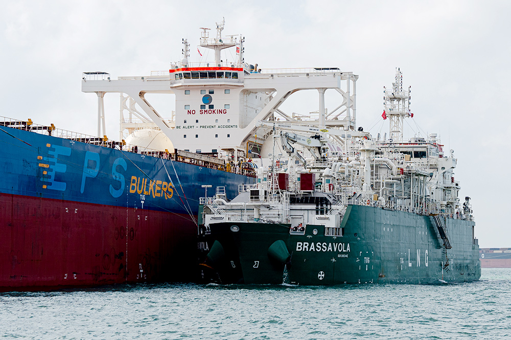 LNG-Bunkering Vessel ‘Brassavola’ carries out first LNG Bunkering service to the LNG fueled Bulk Carrier  MOL Turkey